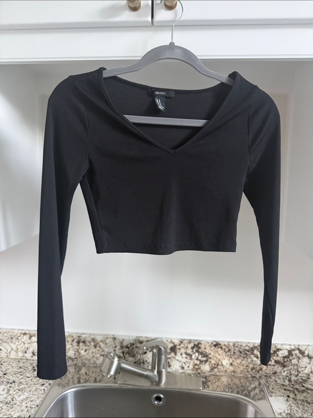 Forever 21 Black Long-Sleeve V-Neck Cropped Top